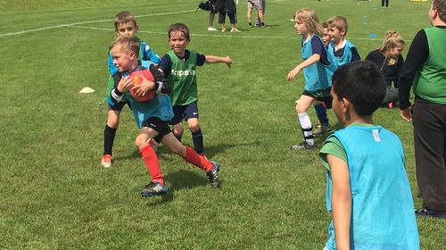 Séance d'initiation au Football et au Rugby