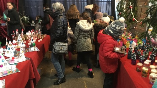 Marché de Noël organisé par l'école Edgar Gascon et les Petits ??nons